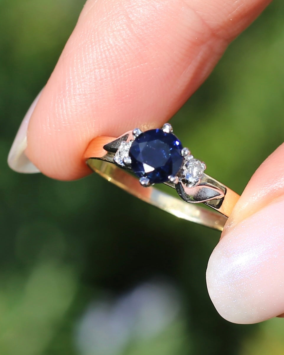 1ct Dark Blue Natural Sapphire with White Side Stones, 9ct Yellow and White Gold, size 9 or S, 2.23g