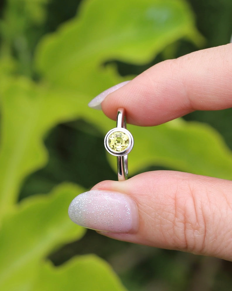 Old Cut Yellow Sapphire in 18ct White Gold Bezel Set Ring, 18ct Yellow Gold, size L or just under 5.75 , 4.48g, with valuation