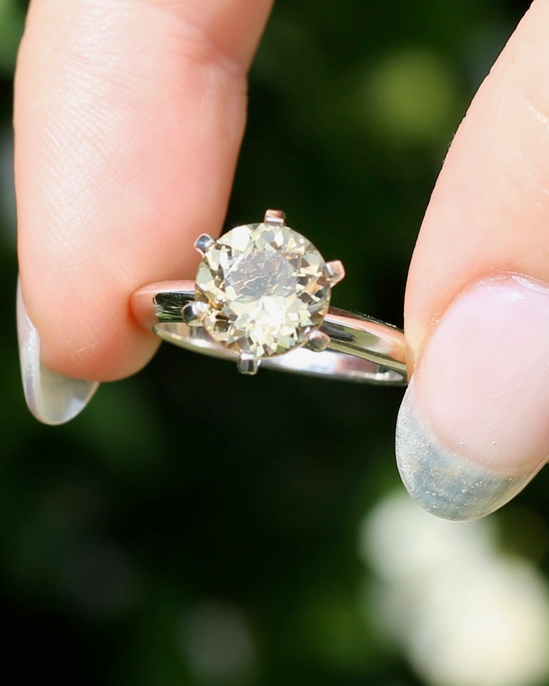 9mm 2.25ct Natural Yellow Beryl, 6 Claw Set, 9ct White Gold, size N1/2 or nearly 7, 3.75g