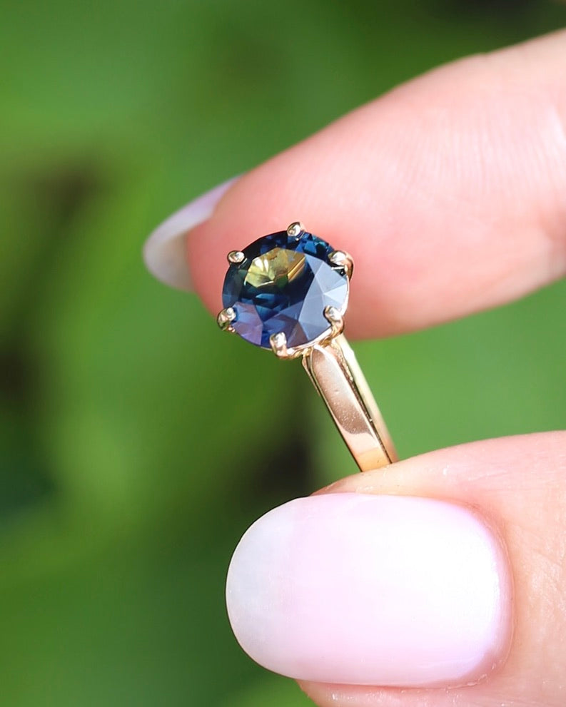 Vintage 2.44ct Blue Parti Ring, 14ct Yellow Gold, size O or 7.25, 2.49g with valuation