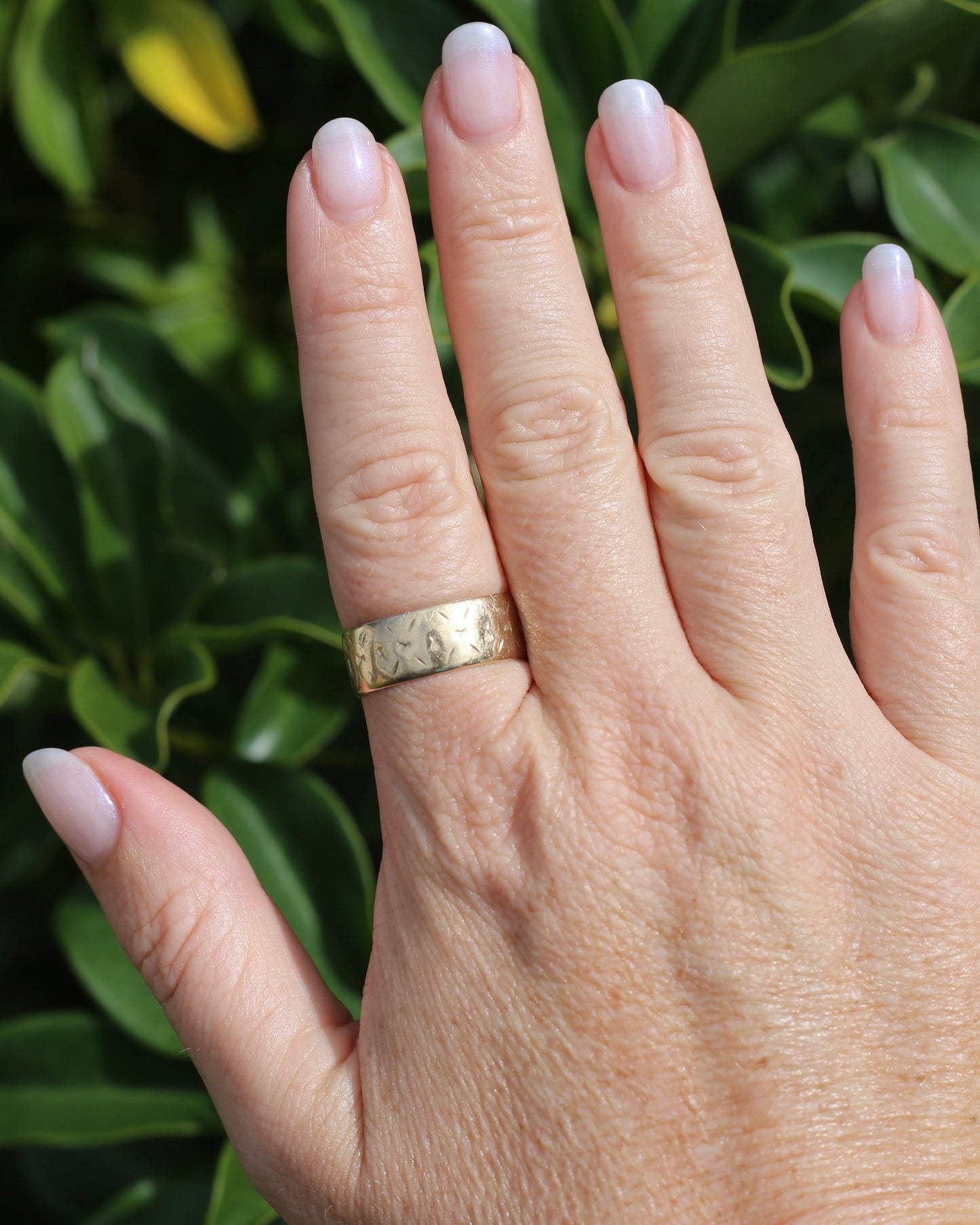 1977 London Made Wide Band with Diamond Cut Pattern, 9ct Yellow Gold, size W or 11 (fits more like a U-U1/2 due to width, 4.75g