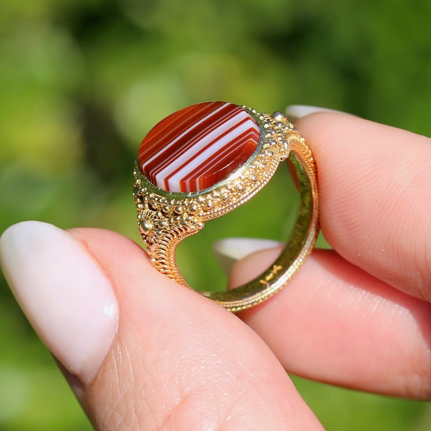 Mid Century Banded Agate in the Elaborate Scroll Detailed Floral Ring, 14ct Yellow Gold, size K1/2 or just under 5.5