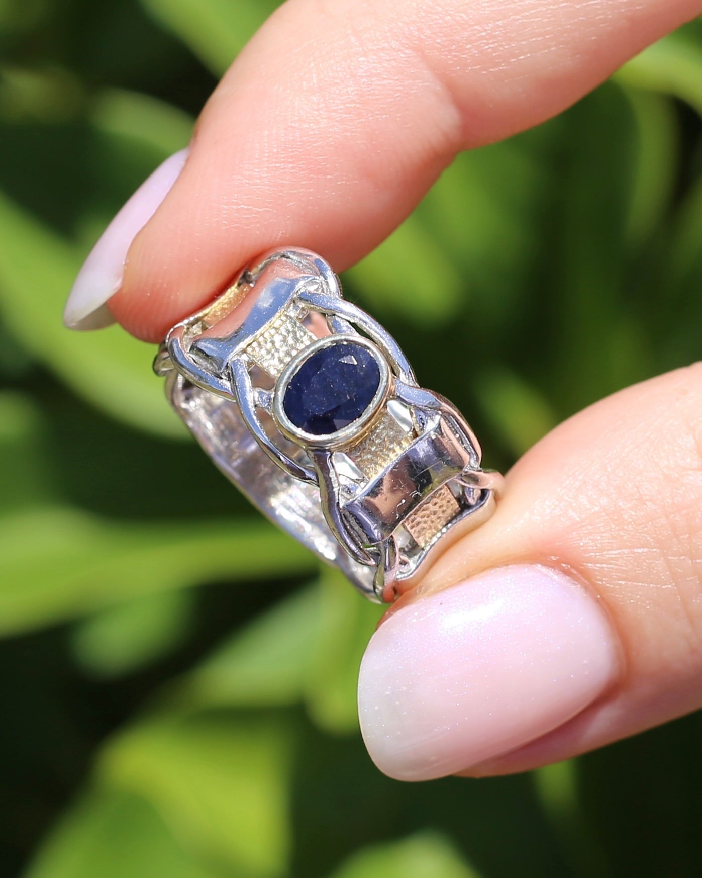 Mixed Metal Bezel Set Natural Sapphire Chunky Textured Ring in 9ct Yellow Gold and Sterling Silver, size R ot 8.5 (fits like P1/2 or 8), 8.77g