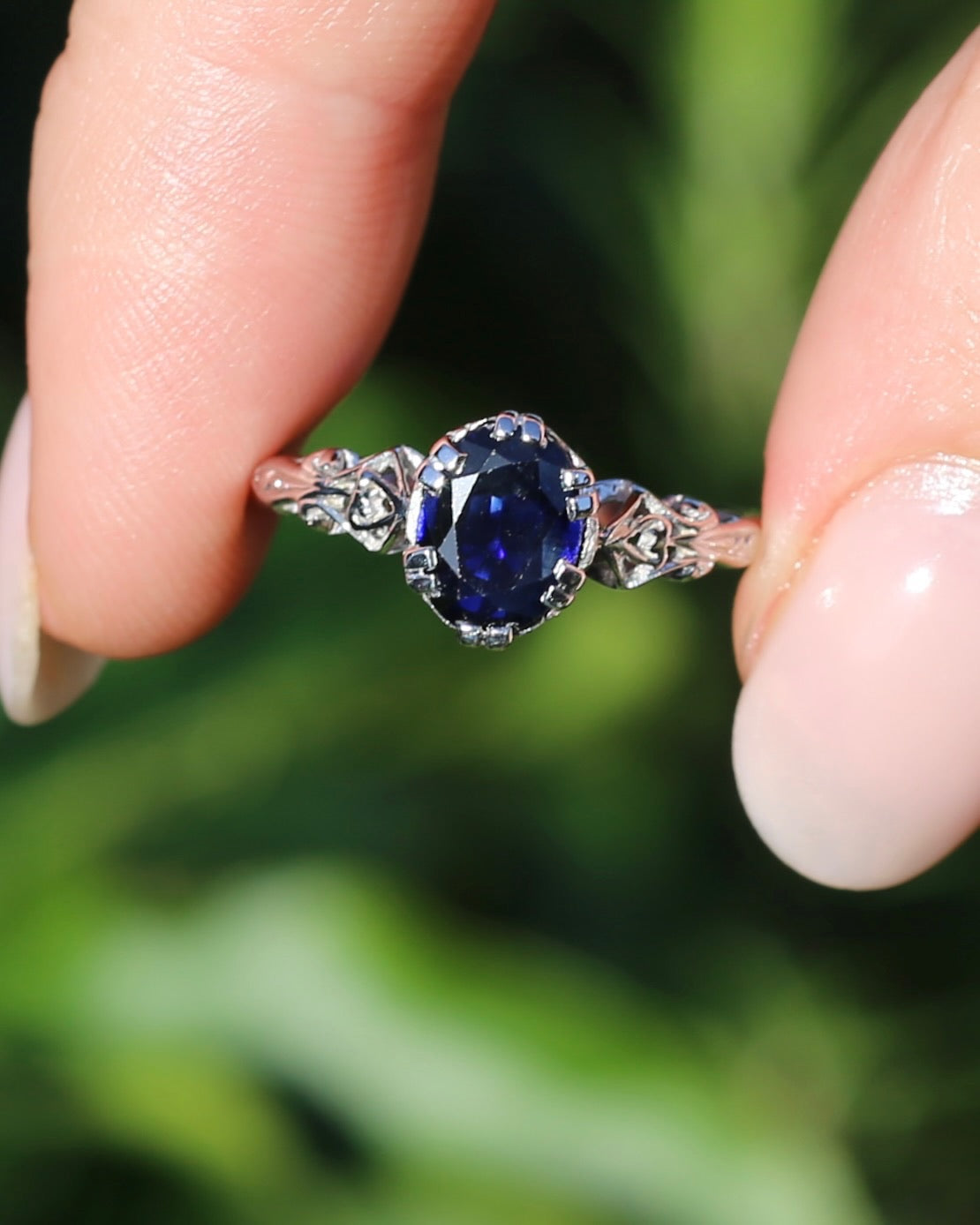 1.3ct Natural Blue Australian Sapphire, in a Vintage Double Claw Set 9ct White Gold Filigree Ring, size P or 7.75, 2.45g