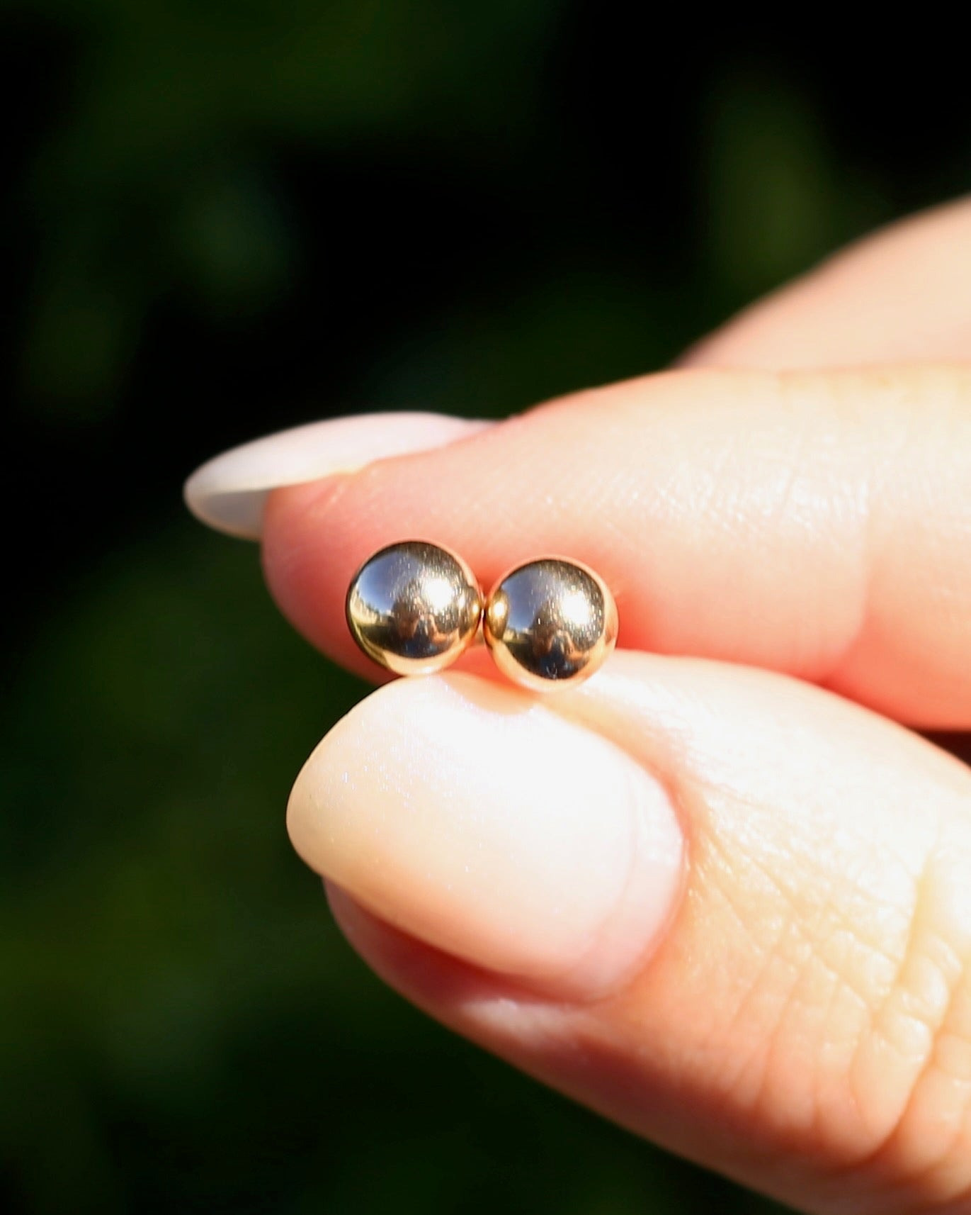 6mm 9ct yellow gold ball studs, 0.37g