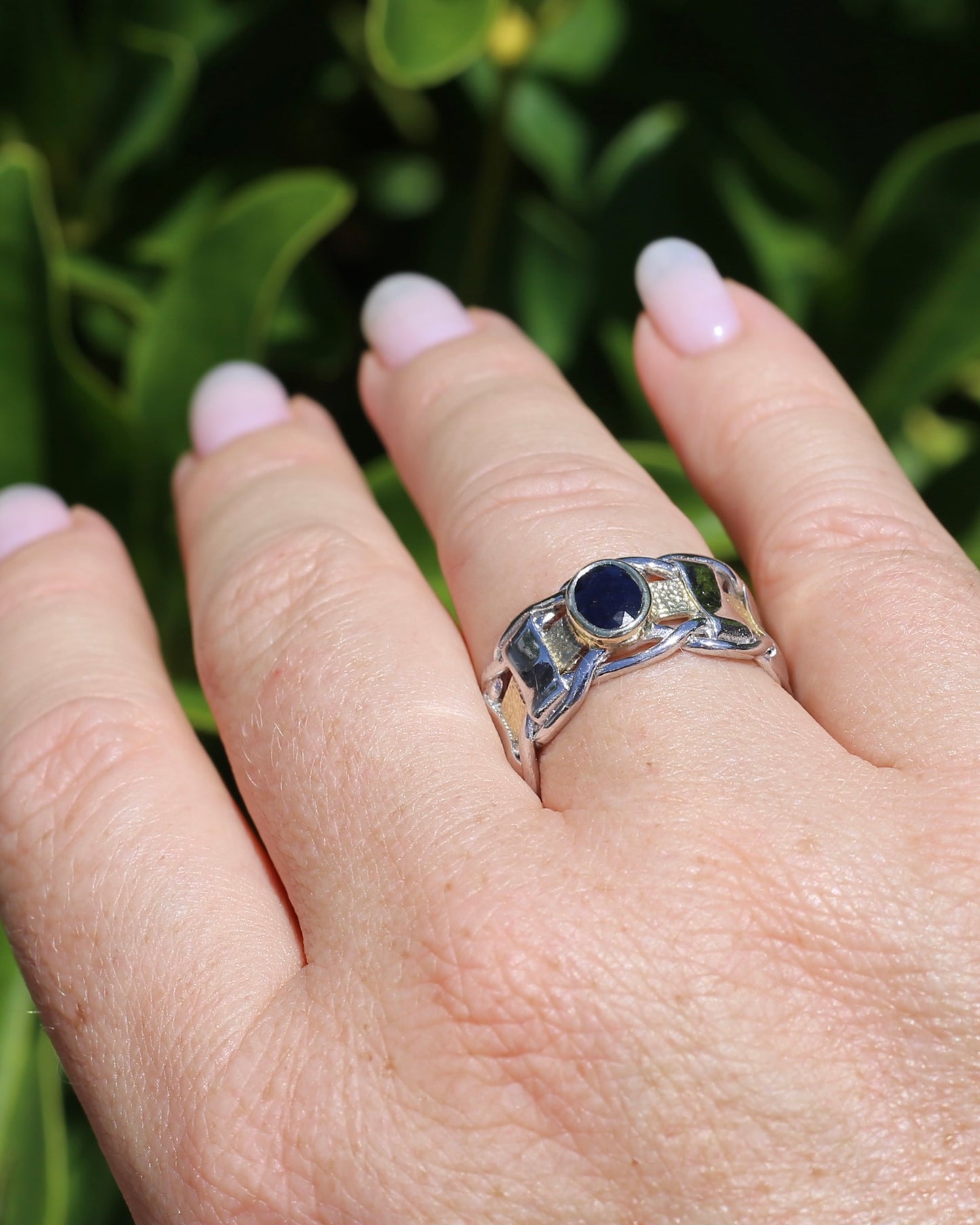 Mixed Metal Bezel Set Natural Sapphire Chunky Textured Ring in 9ct Yellow Gold and Sterling Silver, size R ot 8.5 (fits like P1/2 or 8), 8.77g