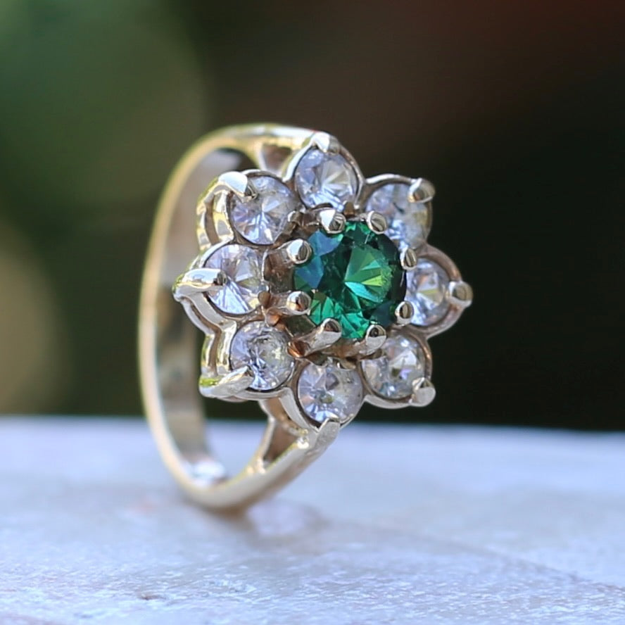 Vintage 1978 9ct Yellow Gold Emerald Green and White Spinel Daisy Cluster  Ring em 2023