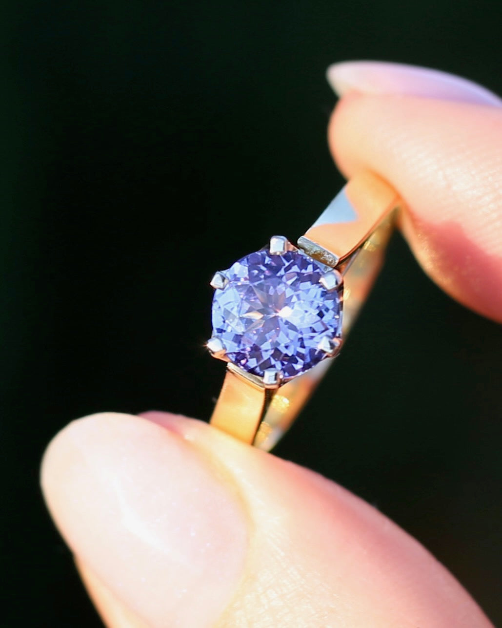 1.65ct Tanzanite in Vintage Mixed Metal 9ct White & Yellow Gold Ring, size Q1/2 or 8.25