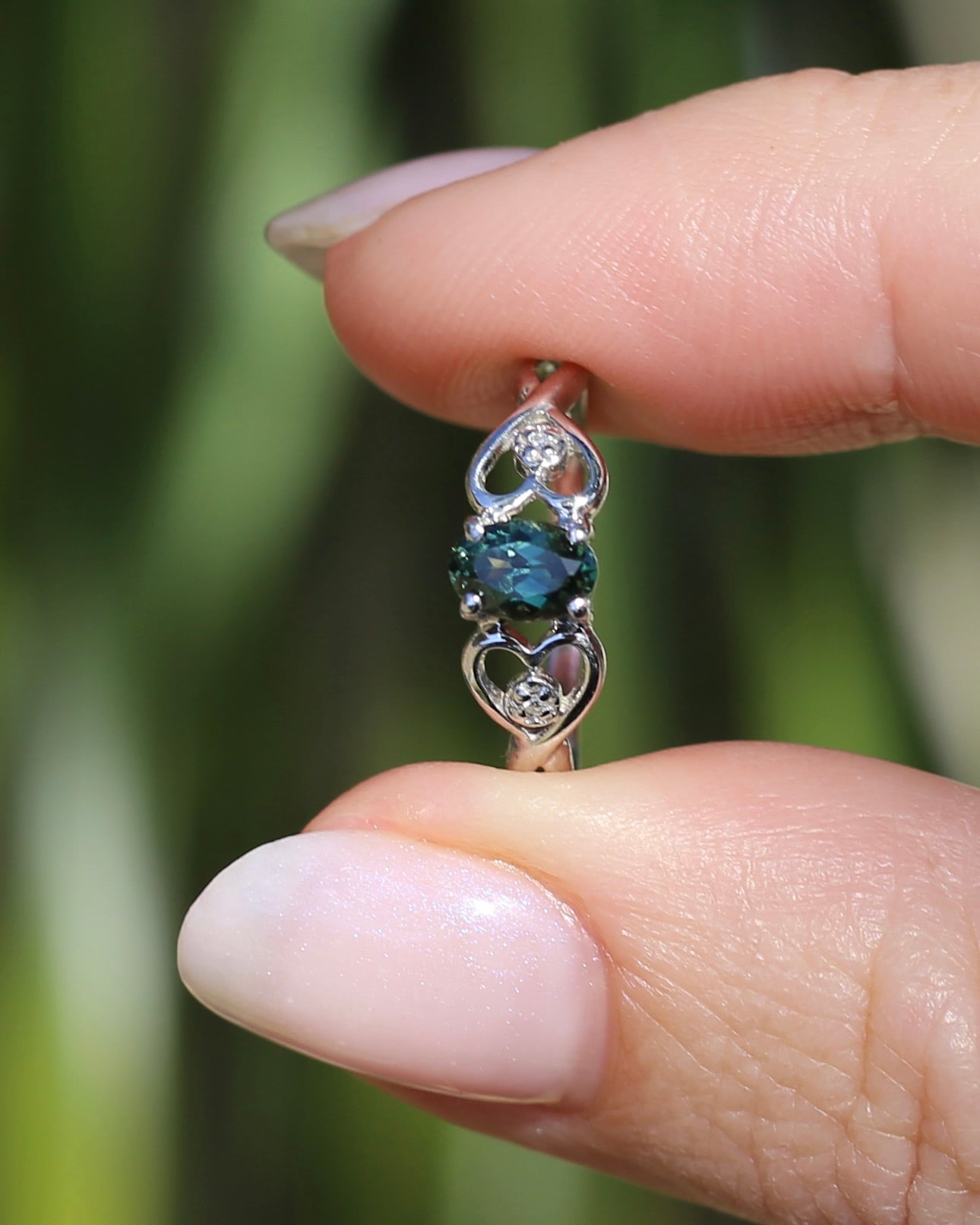 0.7ct Natural Green Parti Sapphire with tiny Diamond Set Heart Shoulders, 9ct White Gold, size K or 5.25, 1.27g