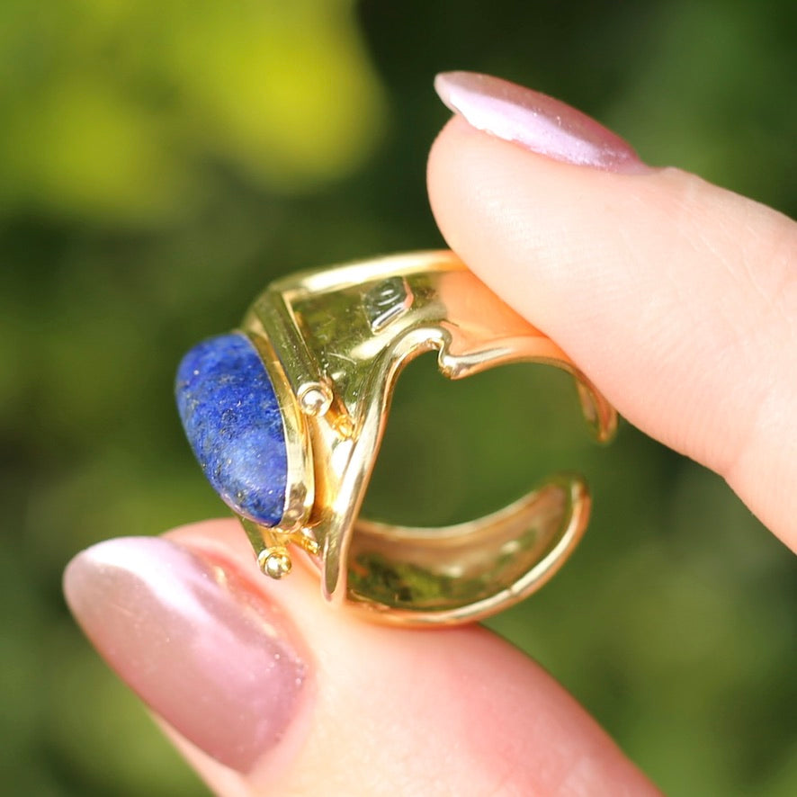 18ct Gold and Lapis Lazuli Cabochon Cuff Ring, size O but sizeable