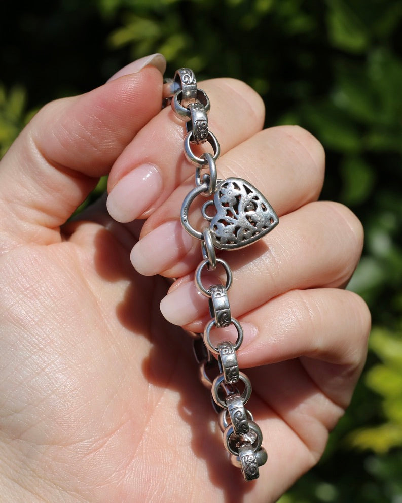 Alternating Plain and Patterened Belcher Bracelet with Filigree Heart Padlock, 19.2g