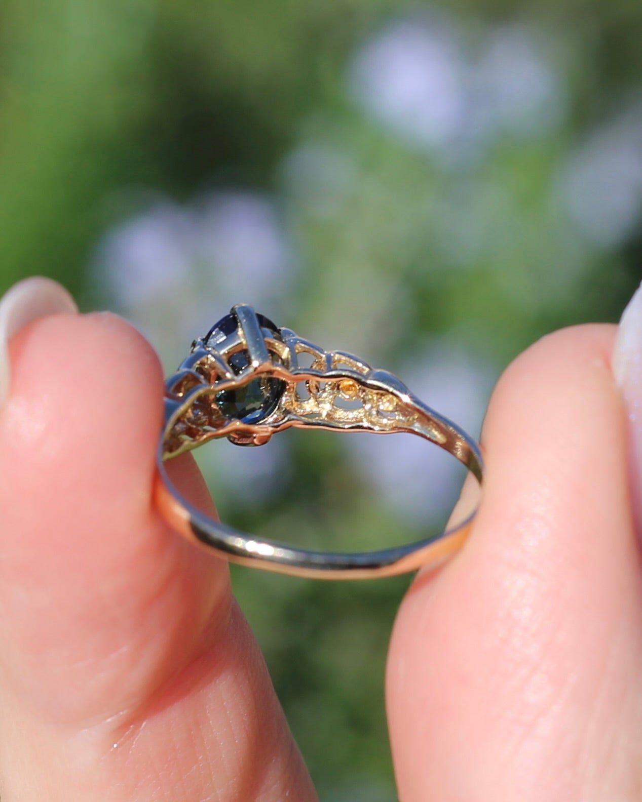 1.5ct Natural Australian Sapphire in 6 Claw Set Ring with Rope Detail Shoulders, 9ct Yellow Gold, size 8 or Q, 1.79g