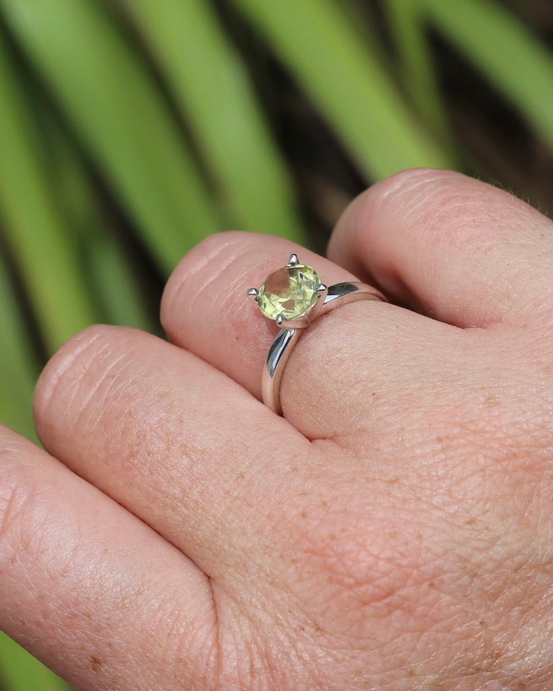 1.8ct Lemon Quartz Solitaire, Sterling Silver, size O or 7.25, 2.04g