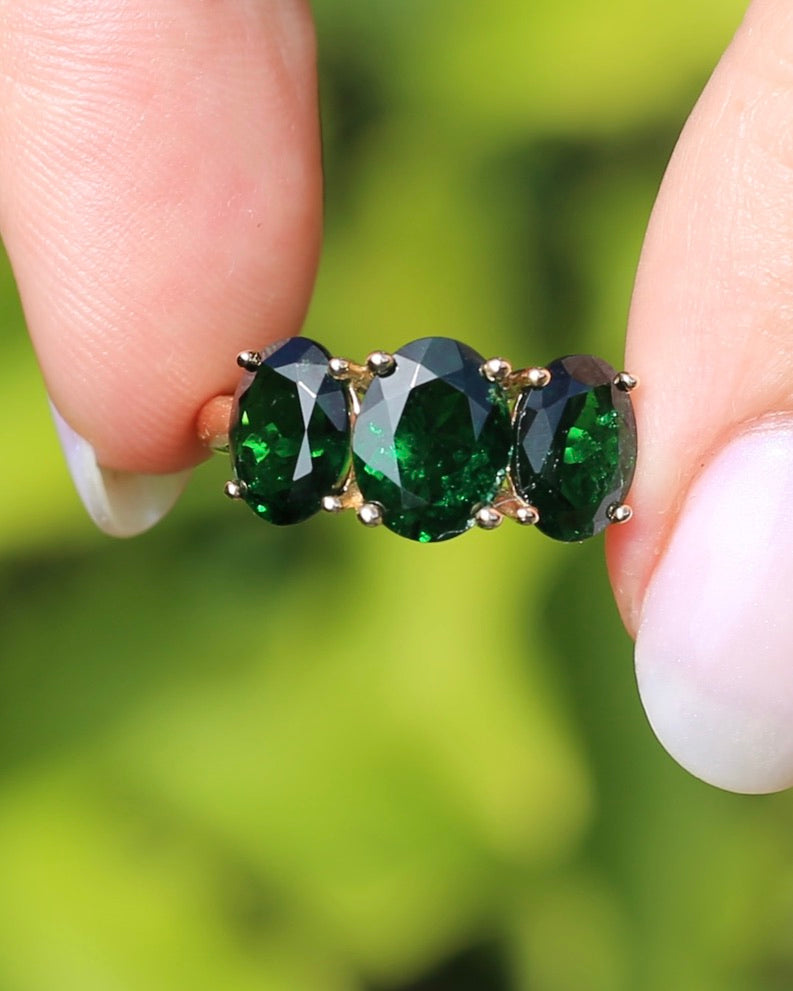 Glorious 5.18ct Tsavorite Green Garnet Trilogy Ring, 9ct Yellow Gold, size O1/2 or just over 7.25, 2.9g, with valuation