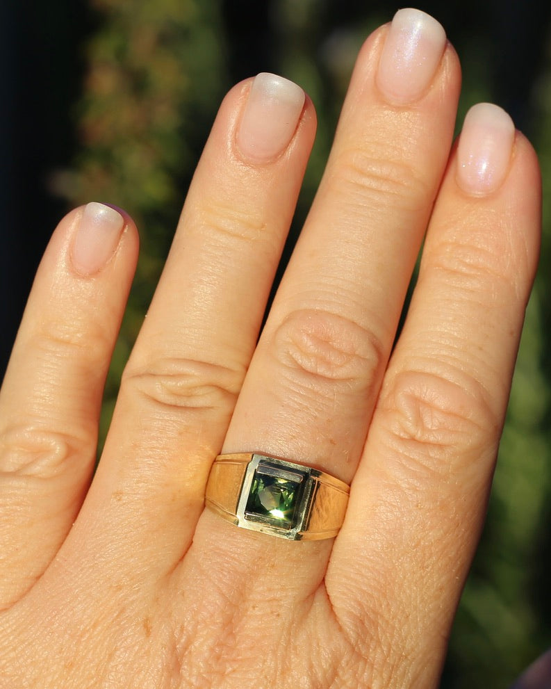 Circa 1950s 2.05ct Natural Unheated Parti Sapphire Signet Ring, 18ct Yellow Gold, size T1/2 or just under 10, 6.59g