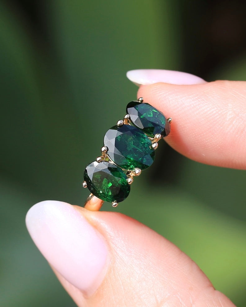Glorious 5.18ct Tsavorite Green Garnet Trilogy Ring, 9ct Yellow Gold, size O1/2 or just over 7.25, 2.9g, with valuation