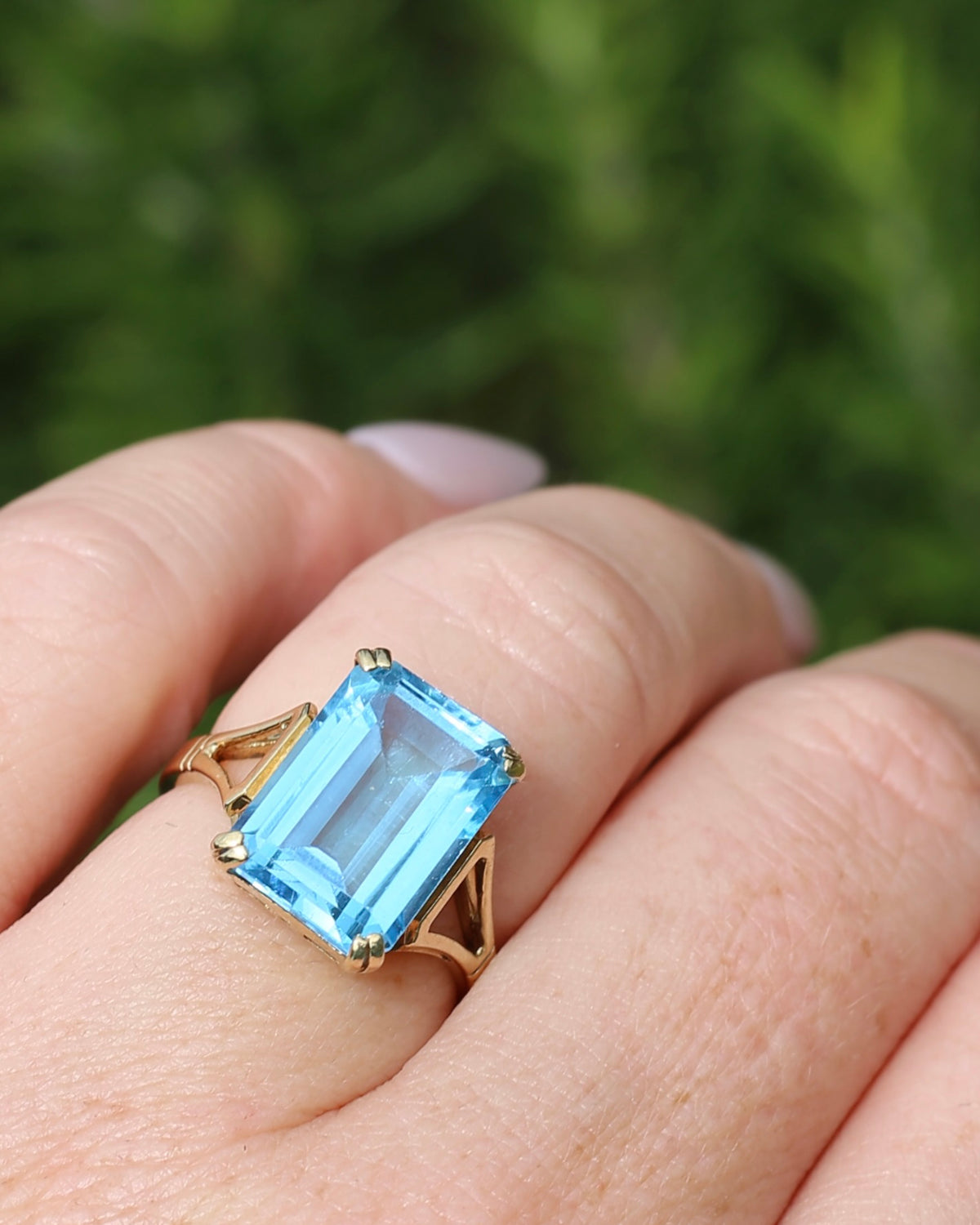 Emerald Cut Blue Topaz Cocktail Ring, 9ct Yellow Gold, size 7.75 or just over P, 4.85g