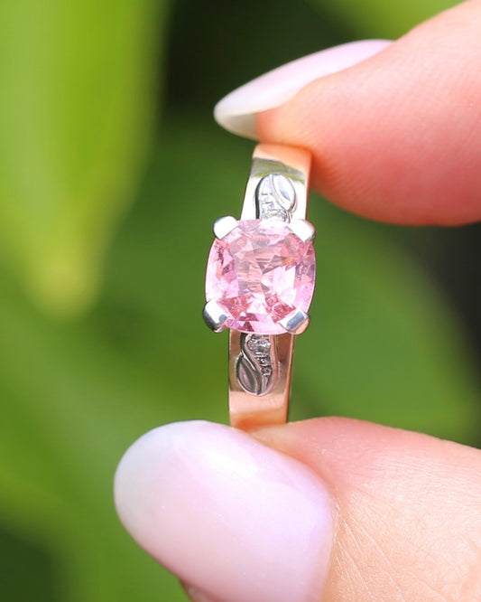 1.62ct Natural Pink Tourmaline in 1970s Mixed Metal Setting with Diamond Side Stones, size P or 7.5, 4.34g