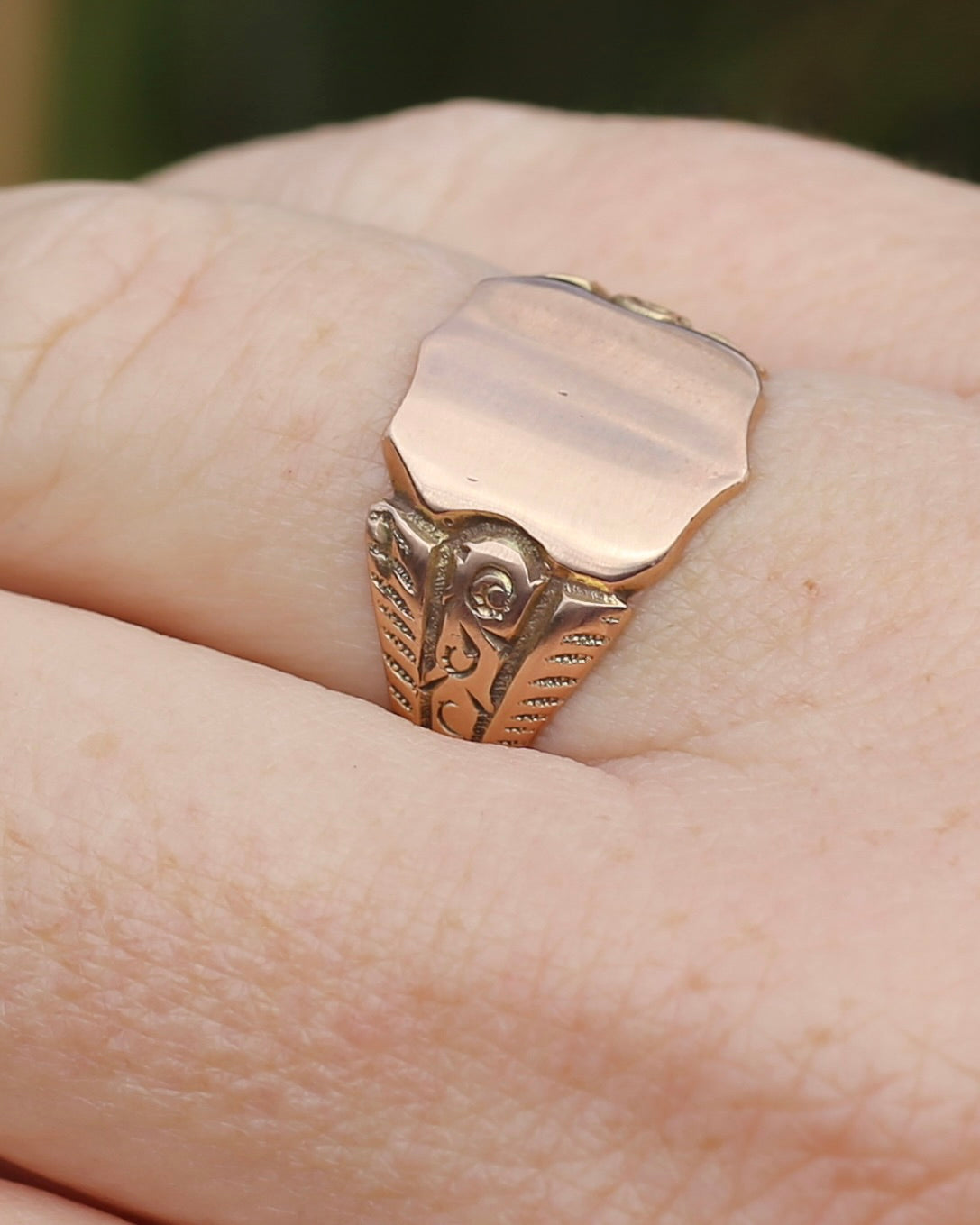 Antique 1918 Signet Ring with Carved Shoudlers, 9ct Old Rose Gold, size Q or 8 - fits more like O1/2 - P or 7.5 based on width, 4.29g