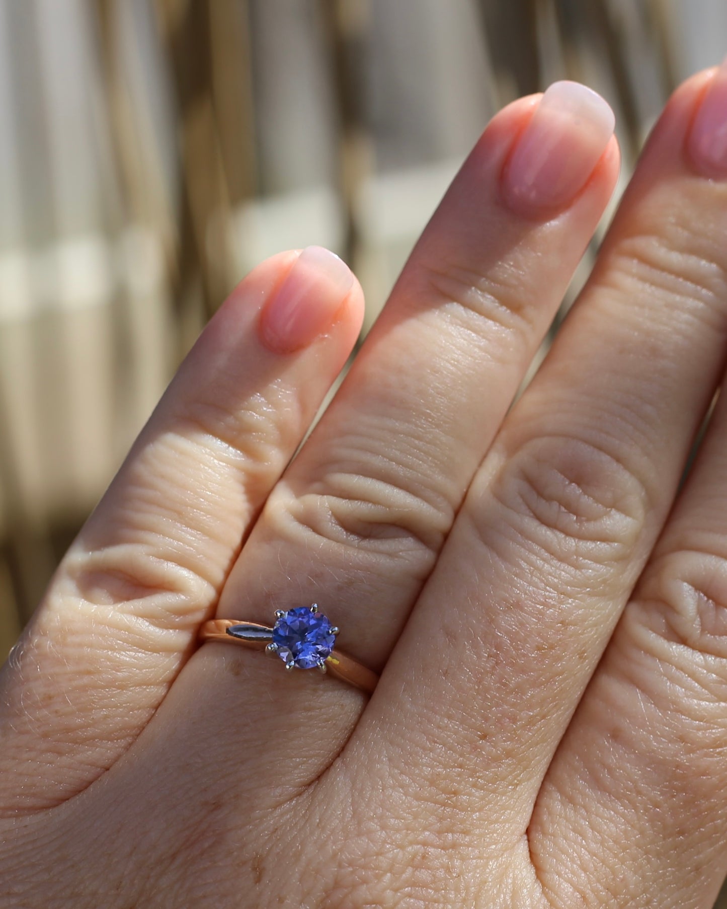 1ct Natural Tanzanite 6 Claw Ring, 10ct Rose and White Gold, size N1/2 or just under 7, 2.49g