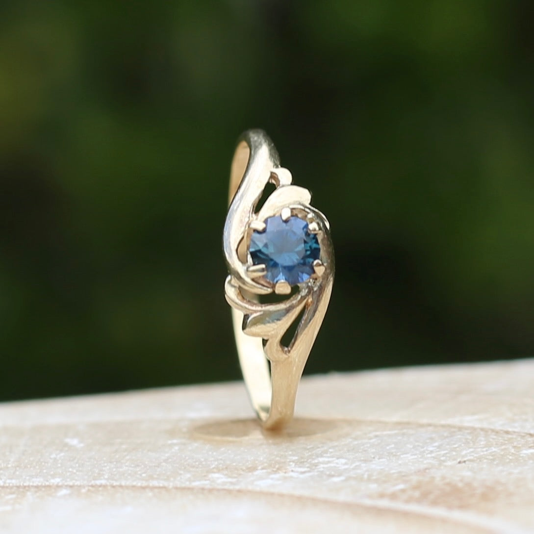 Peacock Parti Sapphire Ring, 9ct Yellow Gold, size 10 or U