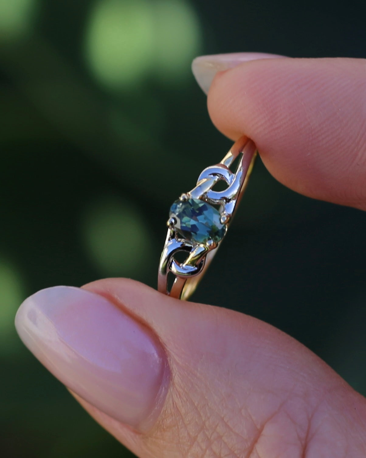 0.65ct Sage Green Parti Australian Sapphire, 9ct Yellow and White Gold, size O or 7.25, 1.30g