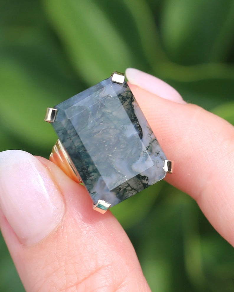 1963 London Made 14.5ct Moss Agate Cocktail Ring, 9ct Yellow Gold, size M or 6.25, 6.75g