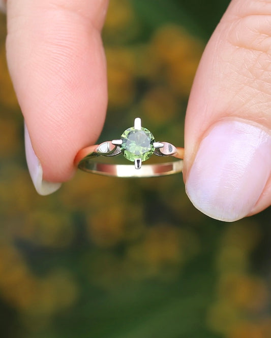 Vintage 0.7ct Natural Green Sapphire Ring, 9ct Yellow and White Gold, size M or just over 6, 1.68g