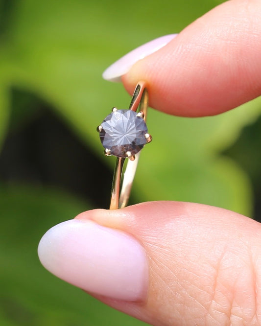 1.35 Lavender Grey Spinel Solitaire, 6 Claw setting, 9ct Yellow Gold, size 9.75 or just over T, 1.72g