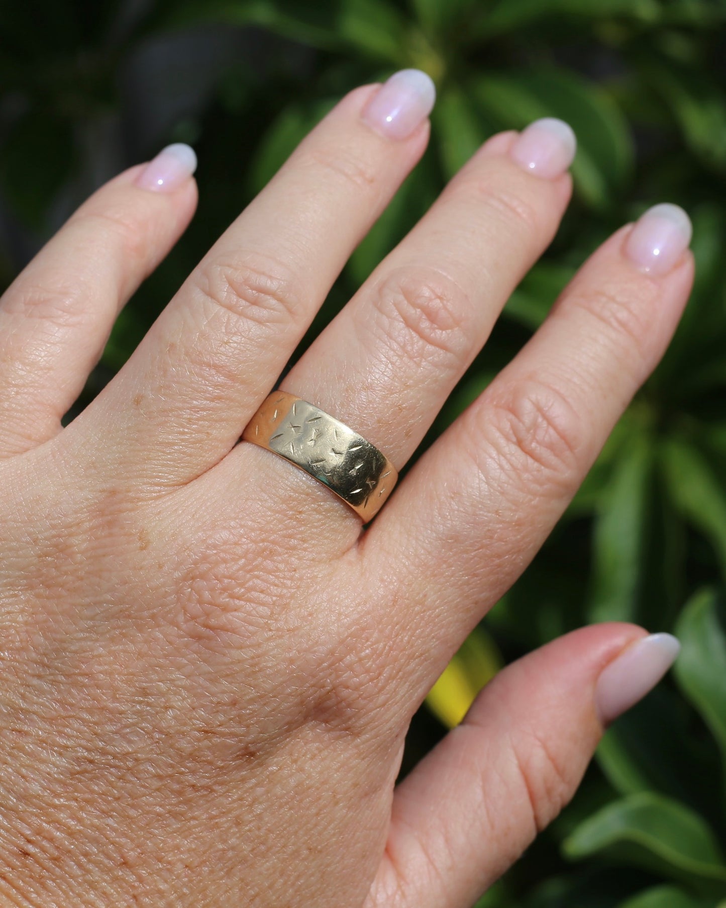 1977 London Made Wide Band with Diamond Cut Pattern, 9ct Yellow Gold, size W or 11 (fits more like a U-U1/2 due to width, 4.75g