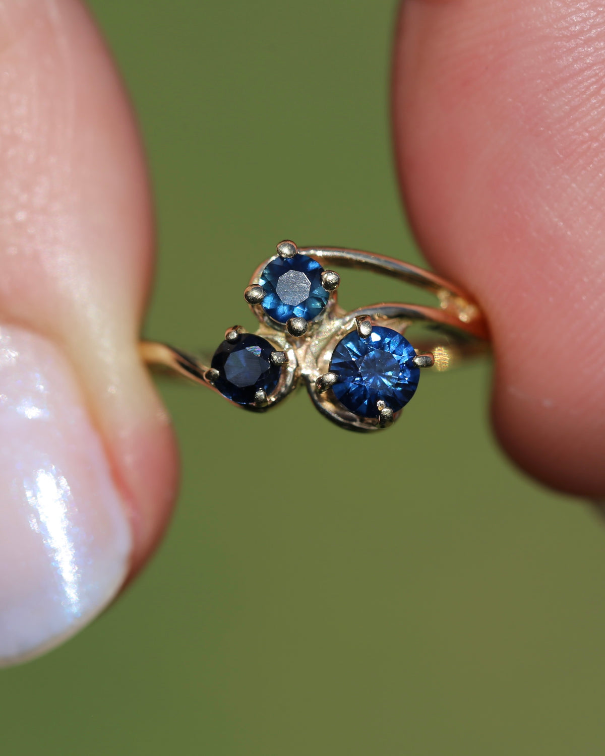 Asymetric Trilogy Blue Sapphire Ring, 9ct Yellow Gold, size K or 5.5, 2.1g
