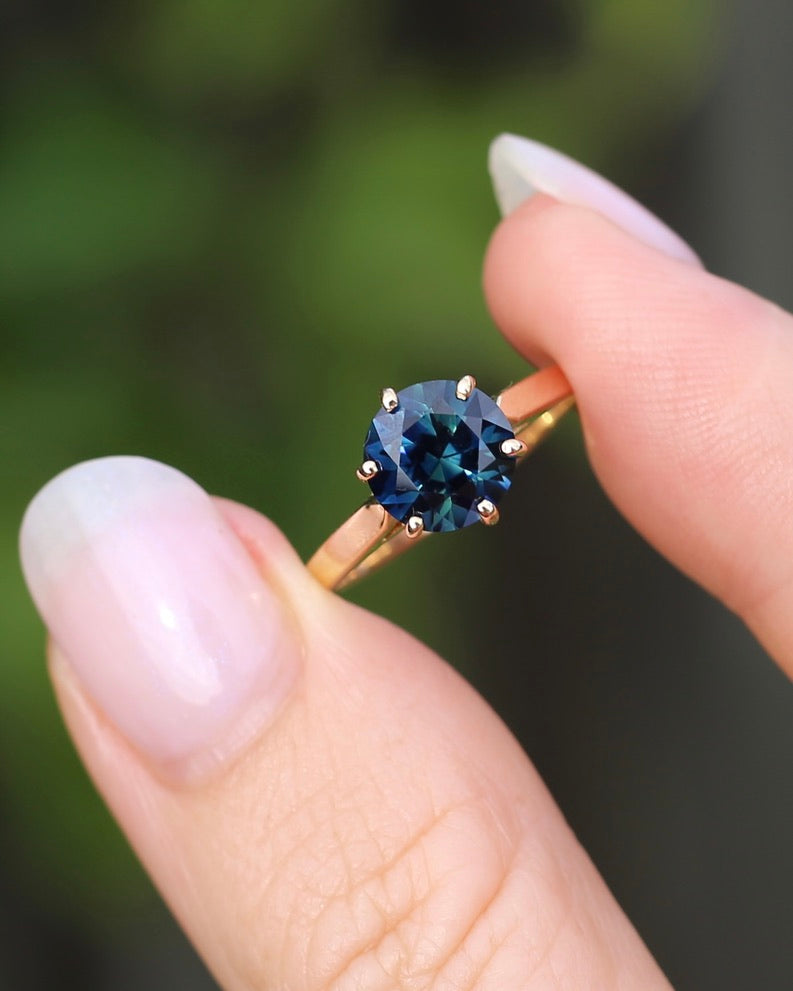 Vintage 2.44ct Blue Parti Ring, 14ct Yellow Gold, size O or 7.25, 2.49g with valuation