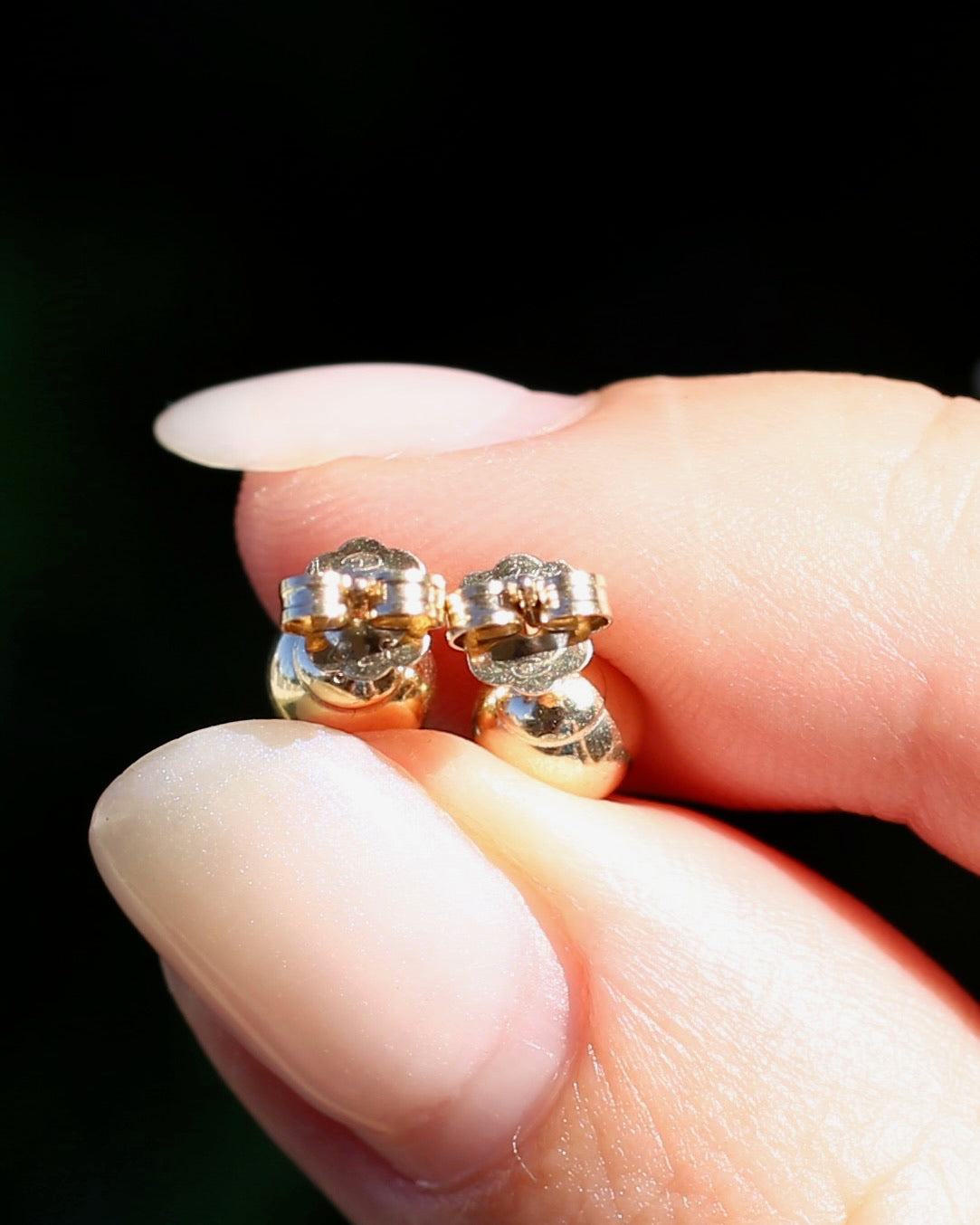 6mm 9ct yellow gold ball studs, 0.37g