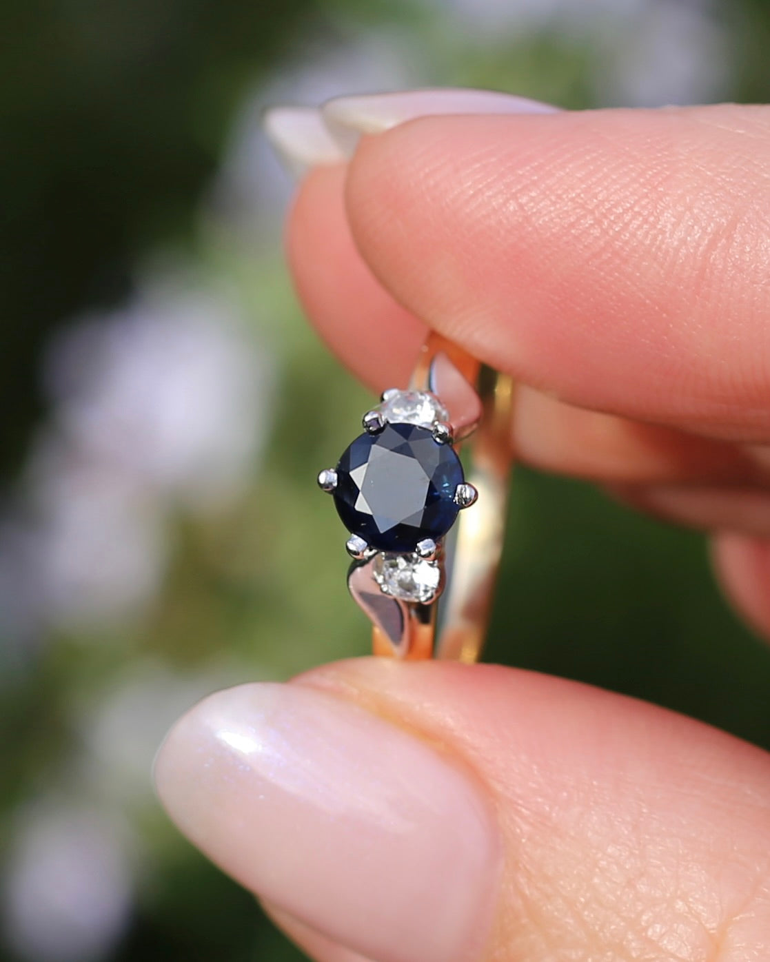 1ct Dark Blue Natural Sapphire with White Side Stones, 9ct Yellow and White Gold, size 9 or S, 2.23g