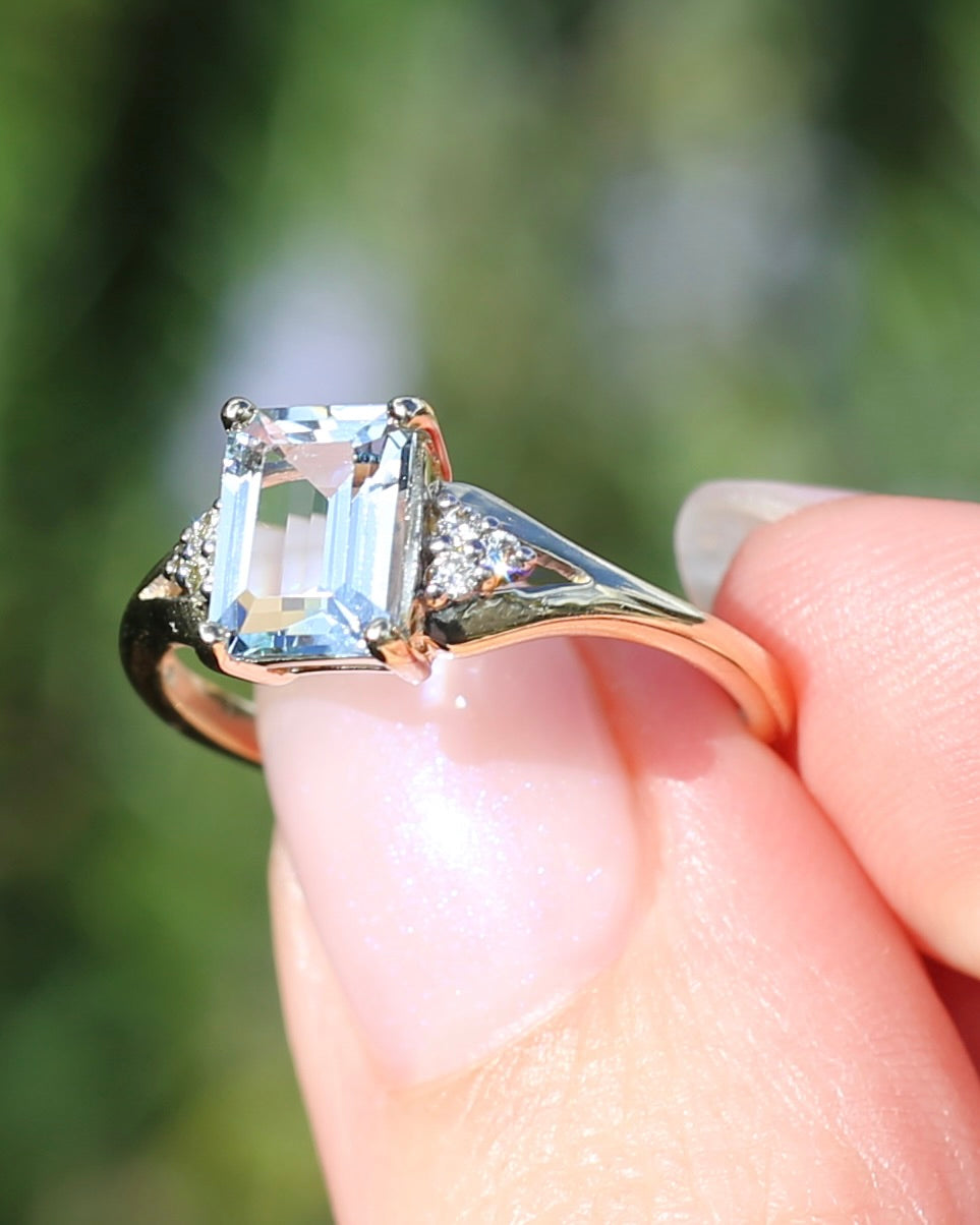 1.4ct Emerald Cut Aquamarine with Natural Diamond Set Split Shoulders, 9ct Yellow Gold, size 8 or Q, 2.31g
