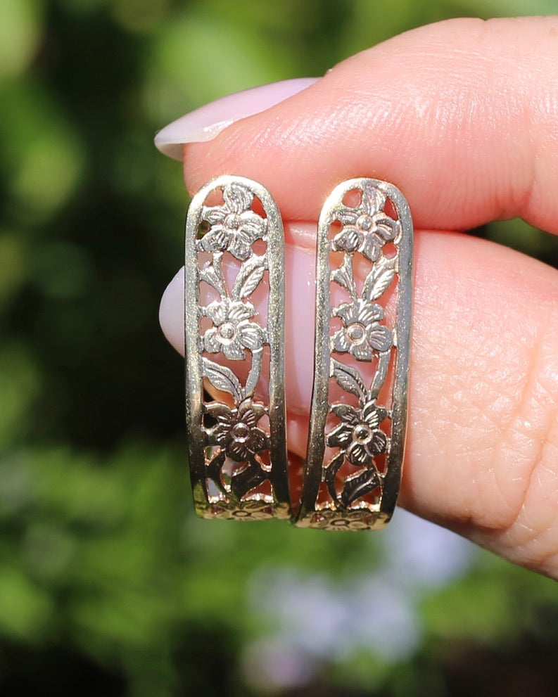 Floral Hand Carved 9ct Yellow Gold Earrings - Studs-, 9ct Yellow Gold, 3.13g