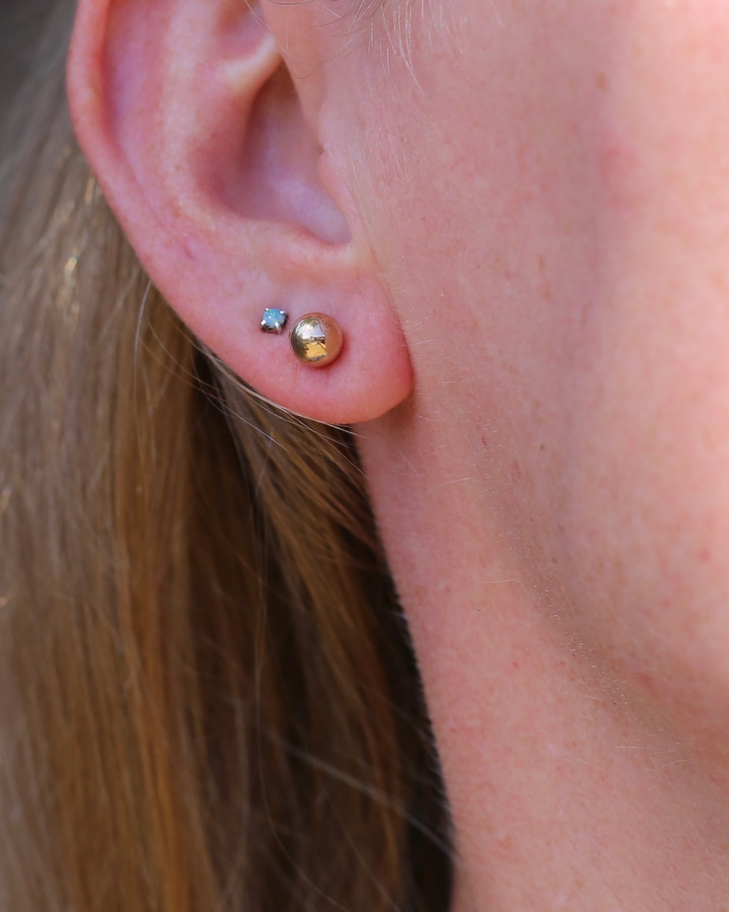 6mm 9ct yellow gold ball studs, 0.37g