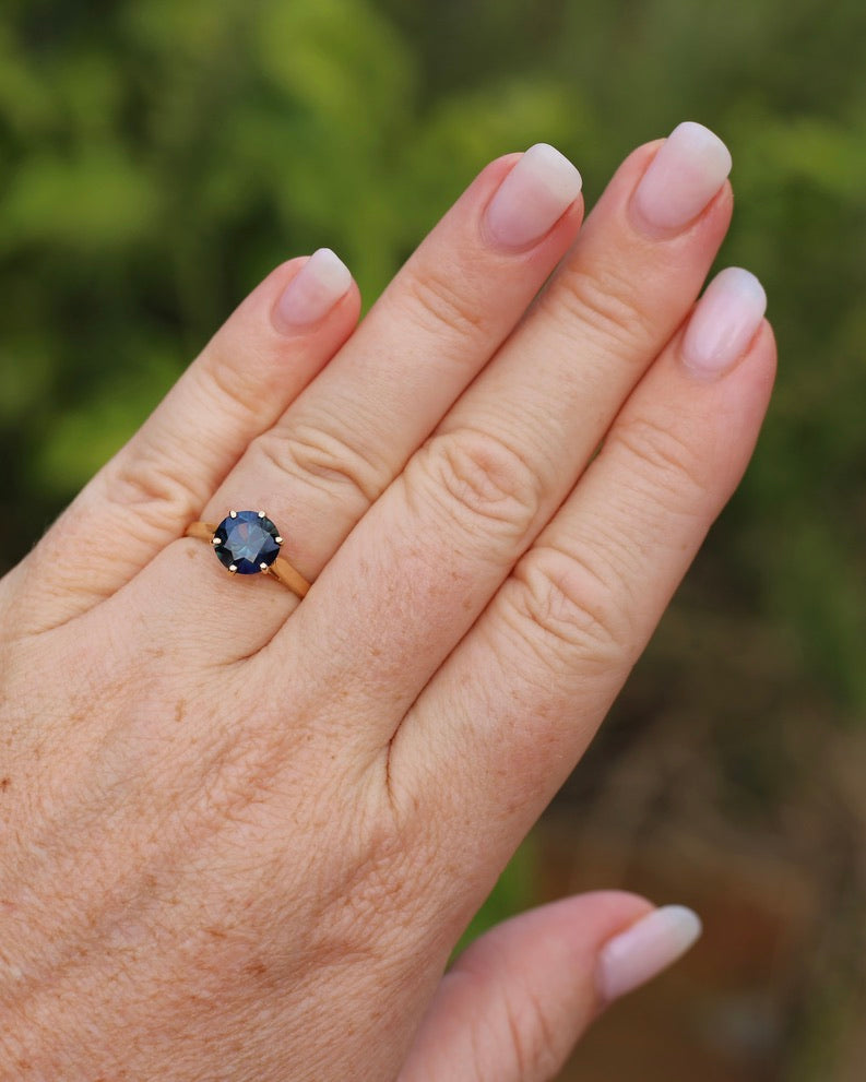 Vintage 2.44ct Blue Parti Ring, 14ct Yellow Gold, size O or 7.25, 2.49g with valuation