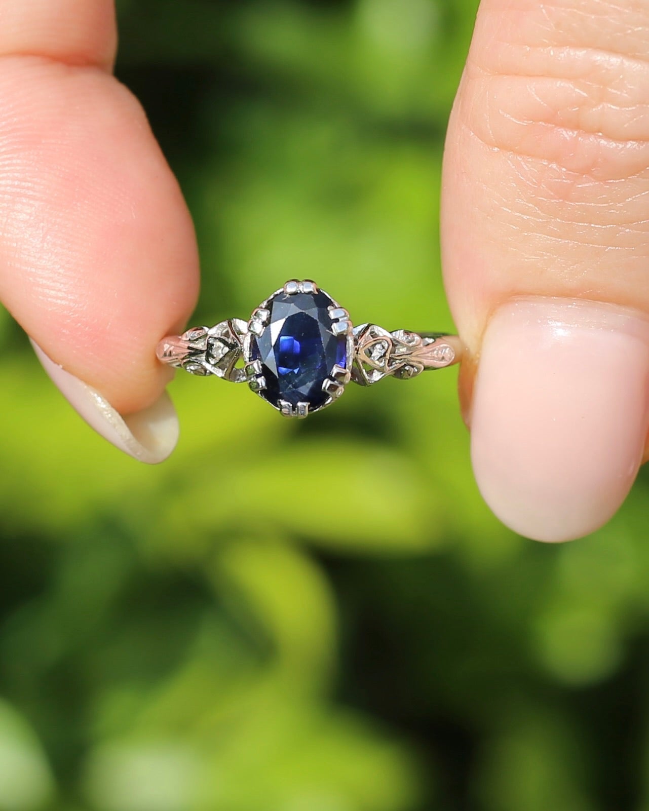 1.3ct Natural Blue Australian Sapphire, in a Vintage Double Claw Set 9ct White Gold Filigree Ring, size P or 7.75, 2.45g
