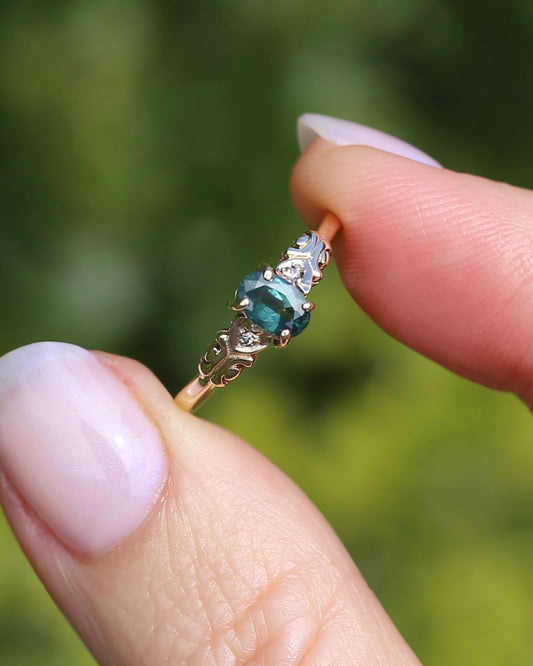 0.5ct Natural Green Parti Sapphire with Diamond Set Heart & Leaf Shoulders, 9ct Yellow Gold, size O1/2 or 7.5, 1.44g