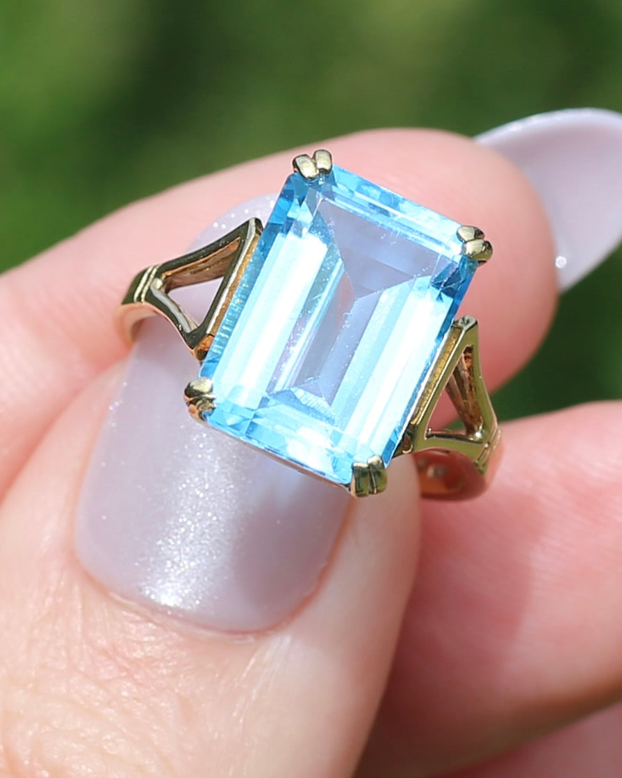 Emerald Cut Blue Topaz Cocktail Ring, 9ct Yellow Gold, size 7.75 or just over P, 4.85g