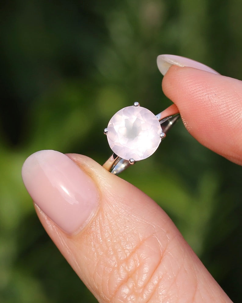 3.7ct Rose Quartz (10mm) Solitaire Ring, Sterling Silver, size O or 7.25, 3.57g
