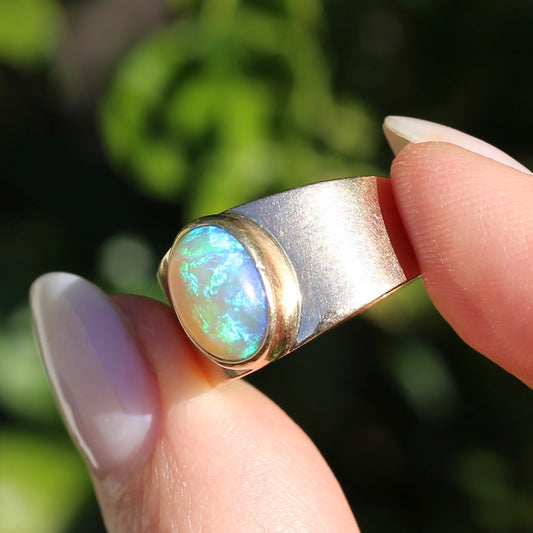 Vintage Bezel Set Opal Cabachon in Rosey 9ct Gold Ring, Size 8 or Q fits more like a P or just over 7.5