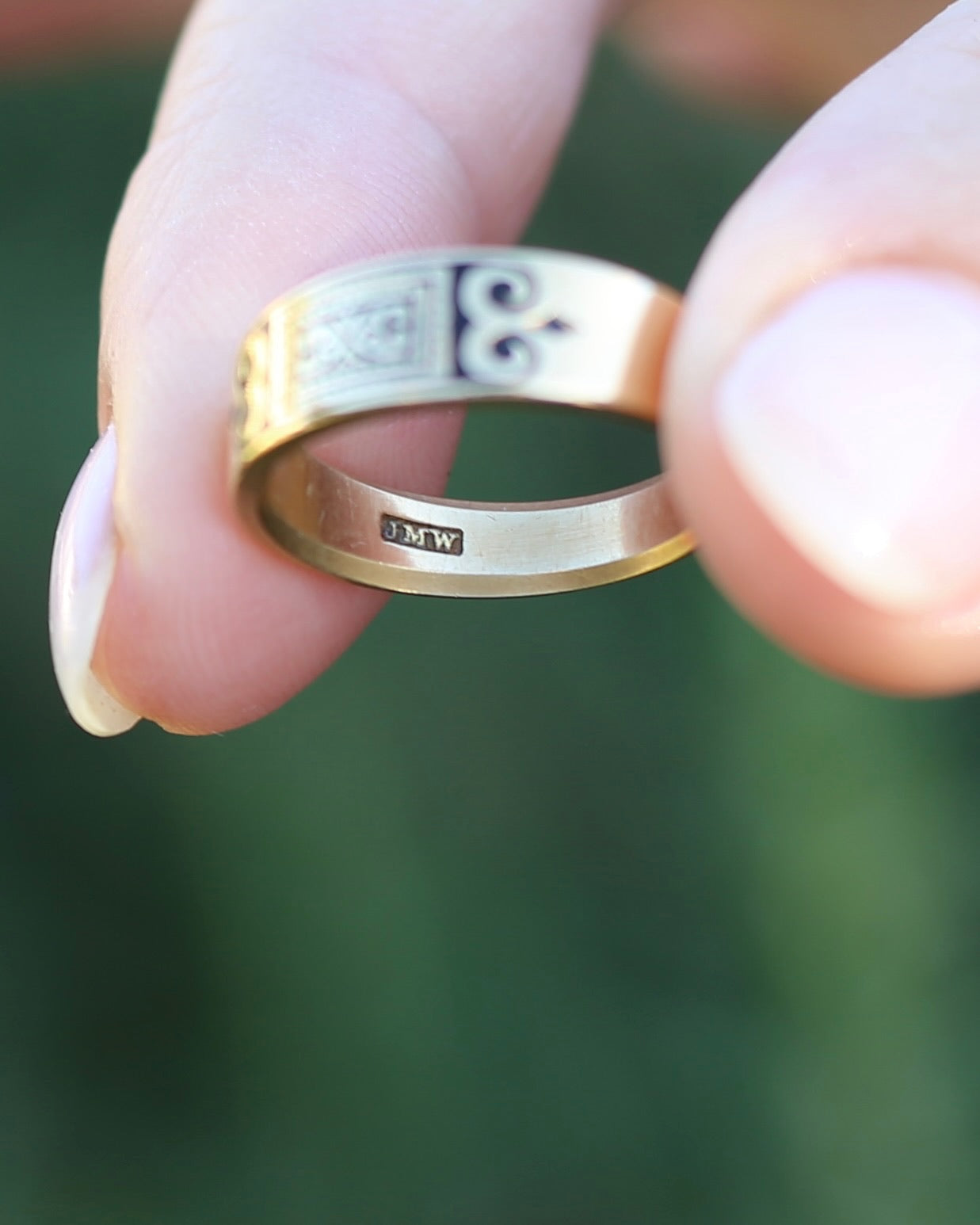 Antique Early Australian J. M. Wendt Enamel Set Band, 18ct Yellow Gold, size N or just over 6.5 (fits more like an M-M1/2 due to width)