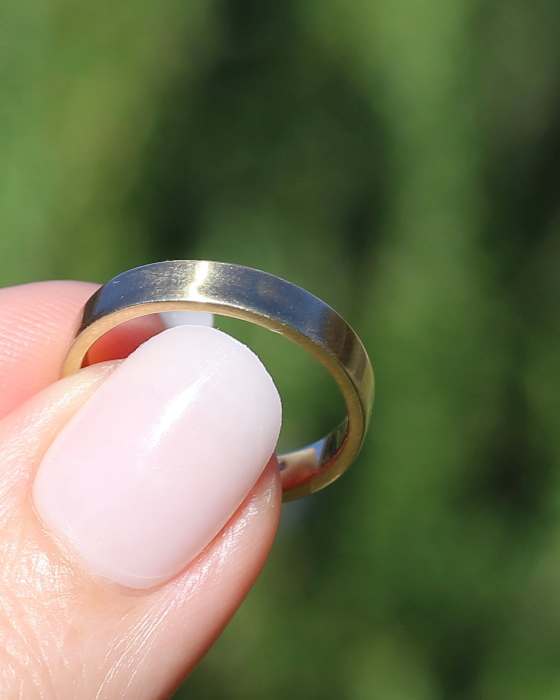 3.6mm Flat 9ct Wedder, 9ct Yellow Gold, size Q or just over 8, 3.63g