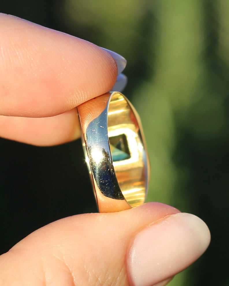 Circa 1950s 2.05ct Natural Unheated Parti Sapphire Signet Ring, 18ct Yellow Gold, size T1/2 or just under 10, 6.59g