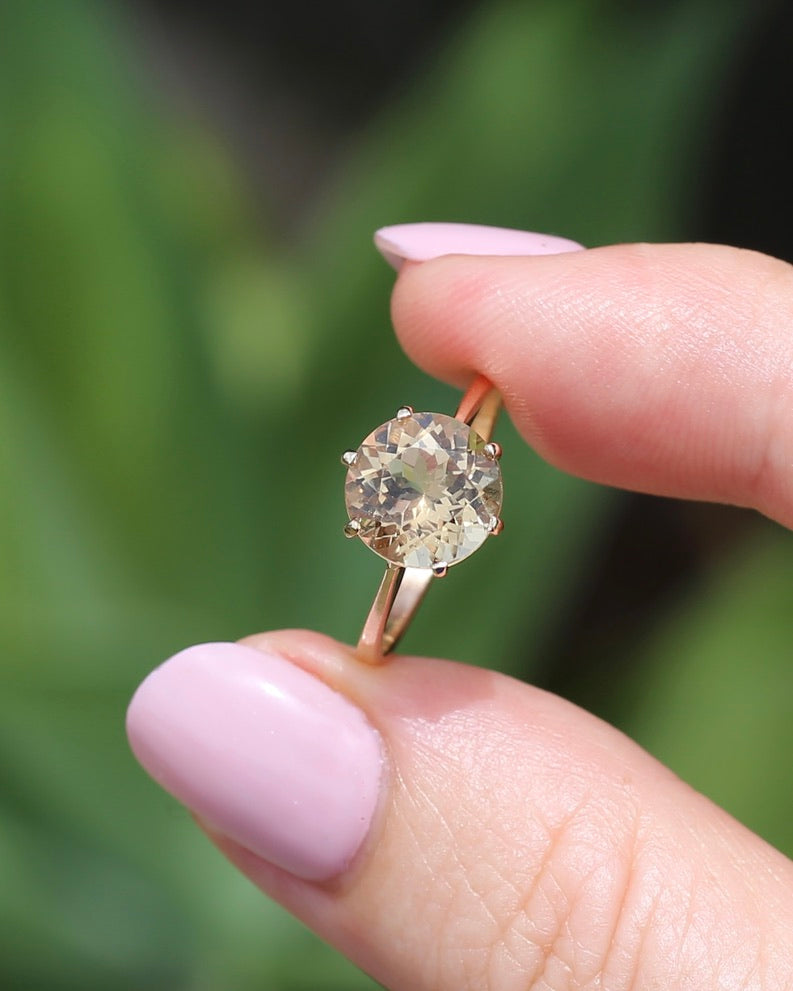 2.5ct Round Natural Heliodor (Yellow Beryl), 6 Claw Set, 9ct Yellow Gold, size N1/2 or 7, 2.0g